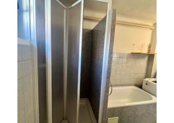 Na predaj 4izb. starší rodinný dom na 8 árovom pozemku  Lehnice -Sása.