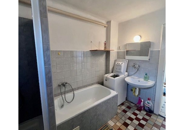 Na predaj 4izb. starší rodinný dom na 8 árovom pozemku  Lehnice -Sása.