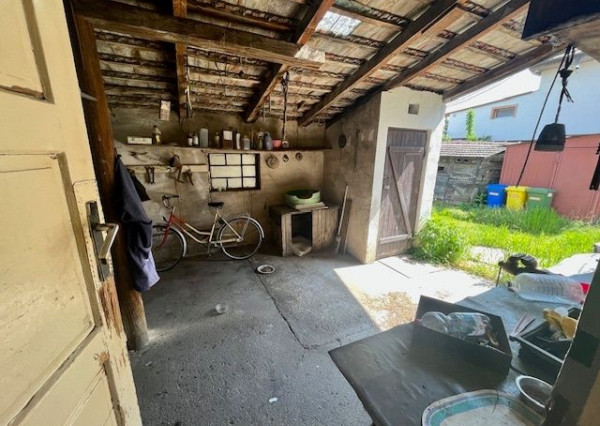 Na predaj 4izb. starší rodinný dom na 8 árovom pozemku  Lehnice -Sása.