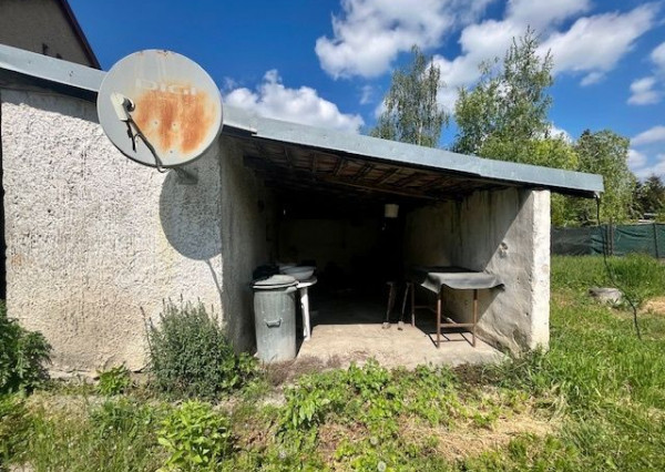 Na predaj 4izb. starší rodinný dom na 8 árovom pozemku  Lehnice -Sása.