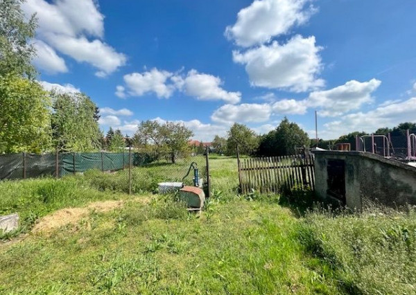 Na predaj 4izb. starší rodinný dom na 8 árovom pozemku  Lehnice -Sása.