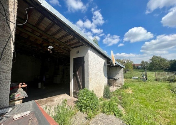 Na predaj 4izb. starší rodinný dom na 8 árovom pozemku  Lehnice -Sása.