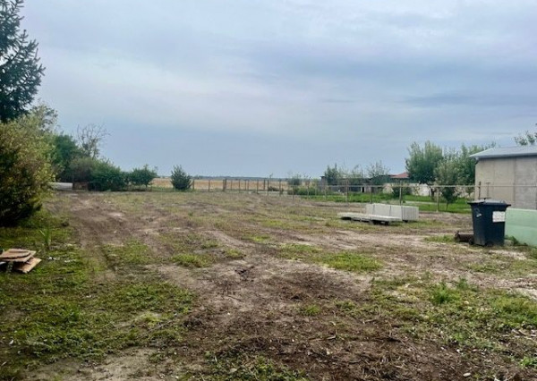 Pekný slnečný pozemok 1182 m2  na predaj - obec Čenkovce.