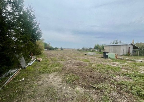 Pekný slnečný pozemok 1182 m2  na predaj - obec Čenkovce.