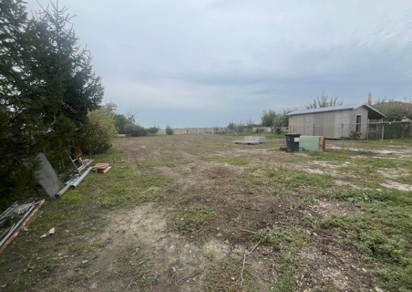 Pekný slnečný pozemok 1182 m2  na predaj - obec Čenkovce.