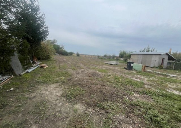 Pekný slnečný pozemok 1182 m2  na predaj - obec Čenkovce.