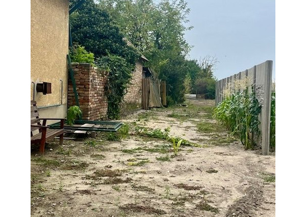 Pekný slnečný pozemok 1182 m2  na predaj - obec Čenkovce.