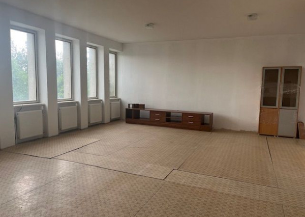 Prenájom nebytových a kancelárskych priestorov v obci Štvrtok na Ostrove.