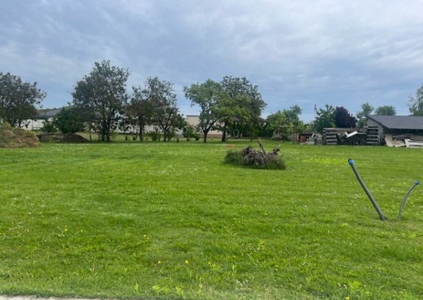 2 KS -Slnečné pozemky v obci Rohovce- ideálne miesto pre váš nový domov.