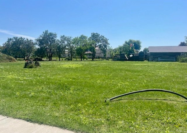 3 KS -Slnečné pozemky v obci Rohovce- ideálne miesto pre váš nový domov.