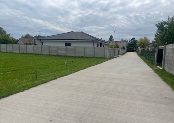 3 KS -Slnečné pozemky v obci Rohovce- ideálne miesto pre váš nový domov.