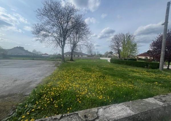 Predaj : pozemok 1550 m2 aj pre developerov  v obci Veľké Blahovo.