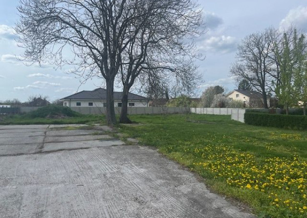 Predaj : pozemok 1550 m2 aj pre developerov  v obci Veľké Blahovo.