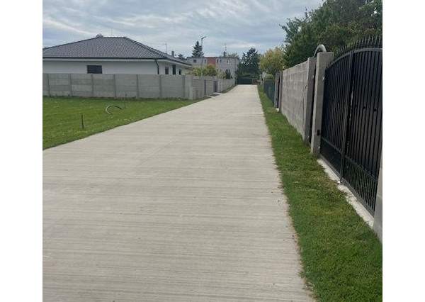 Stavebný pozemok 712m2  v obci Rohovce.