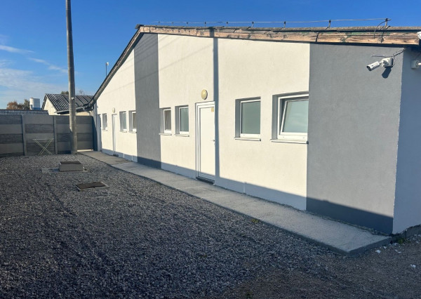 Prenájom skladových / výrobných priestorov 2km od Dunajskej Stredy, Šipošovské Kračany. Warehouse and production hall for a rent.