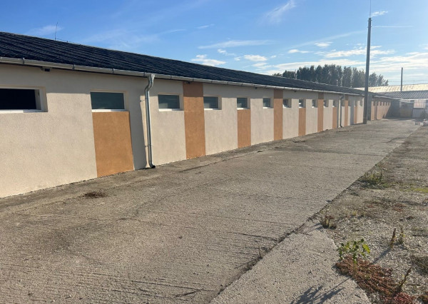 Prenájom skladových / výrobných priestorov 2km od Dunajskej Stredy, Šipošovské Kračany. Warehouse and production hall for a rent.