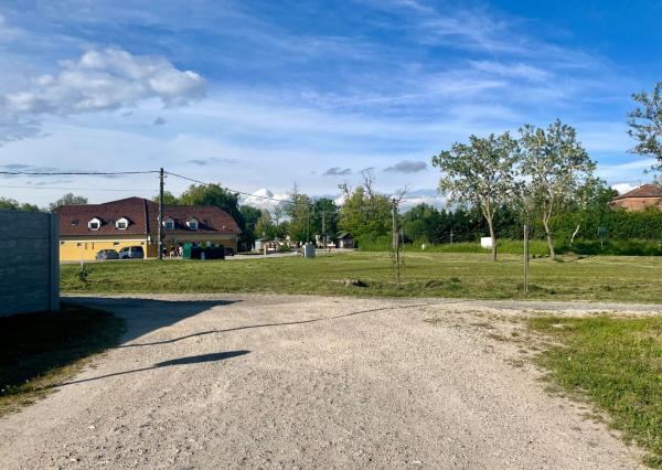 Predaj stavebné pozemky 769 m2 a 720 m2 v obci DUNASZIGET, Maďarsko - CENA : 61 eur / m2