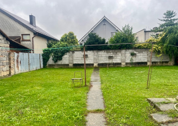 Na predaj 4 - izbový rodinný dom v obci Kalinkovo .