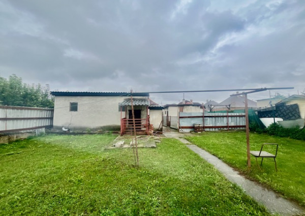 Na predaj 4 - izbový rodinný dom v obci Kalinkovo .