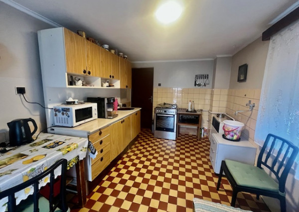 Na predaj 4 - izbový rodinný dom v obci Kalinkovo .