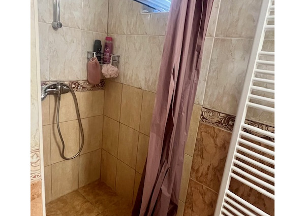 Na predaj 4 - izbový rodinný dom v obci Kalinkovo .