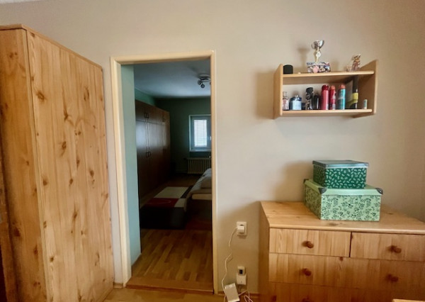 Na predaj 4 - izbový rodinný dom v obci Kalinkovo .