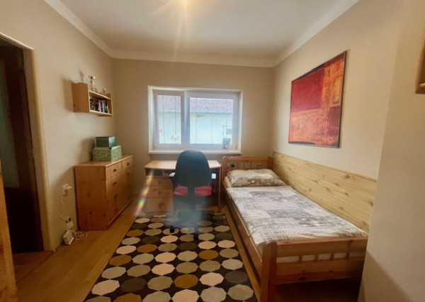 Na predaj 4 - izbový rodinný dom v obci Kalinkovo .