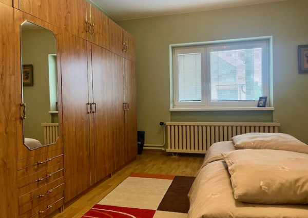 Na predaj 4 - izbový rodinný dom v obci Kalinkovo .