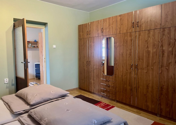 Na predaj 4 - izbový rodinný dom v obci Kalinkovo .