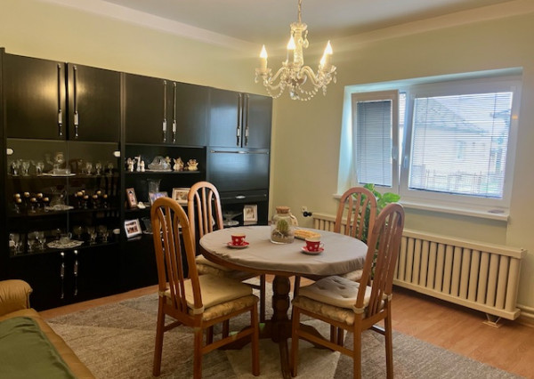 Na predaj 4 - izbový rodinný dom v obci Kalinkovo .