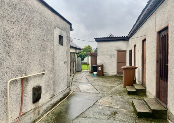 Na predaj 4 - izbový rodinný dom v obci Kalinkovo .