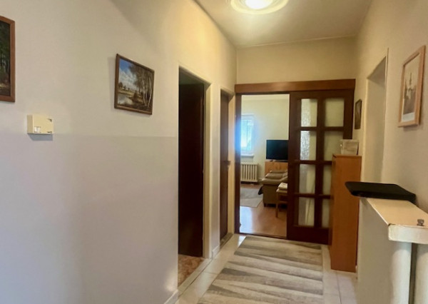 Na predaj 4 - izbový rodinný dom v obci Kalinkovo .