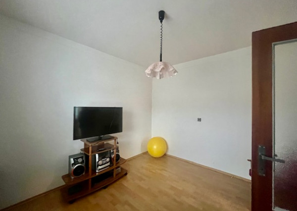 Na predaj 4 - izbový rodinný dom v obci Kalinkovo .