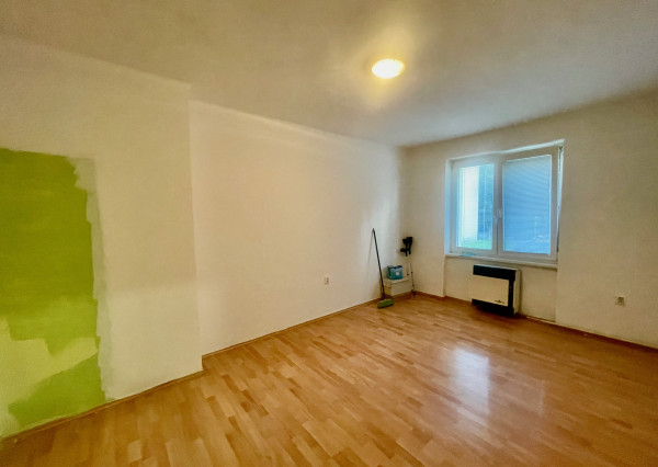 REZERVOVANÉ - predaj 2 izb. byt v Šamoríne, Školská ulica.