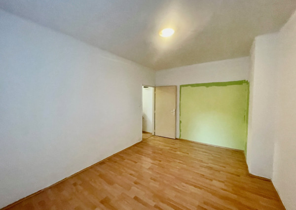 REZERVOVANÉ - predaj 2 izb. byt v Šamoríne, Školská ulica.