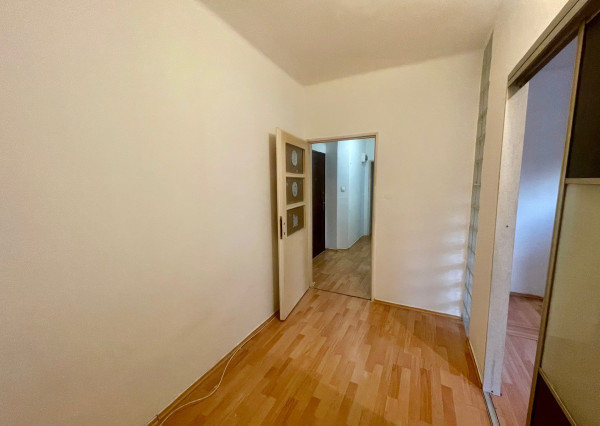 REZERVOVANÉ - predaj 2 izb. byt v Šamoríne, Školská ulica.