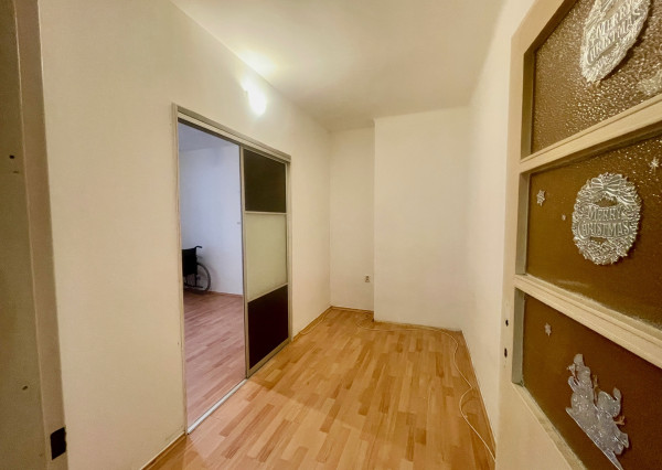 REZERVOVANÉ - predaj 2 izb. byt v Šamoríne, Školská ulica.