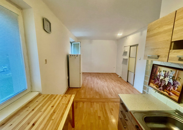 REZERVOVANÉ - predaj 2 izb. byt v Šamoríne, Školská ulica.