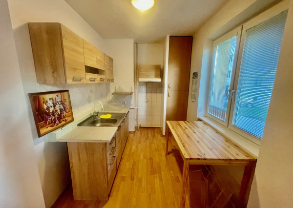 REZERVOVANÉ - predaj 2 izb. byt v Šamoríne, Školská ulica.