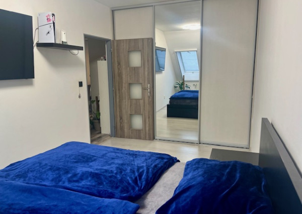 Na predaj pekný veľkometrážny 3 izbový byt s garážou na ul. Nová Ves.