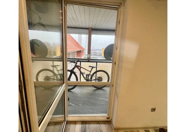 Na predaj pekný veľkometrážny 3 izbový byt s garážou na ul. Nová Ves.