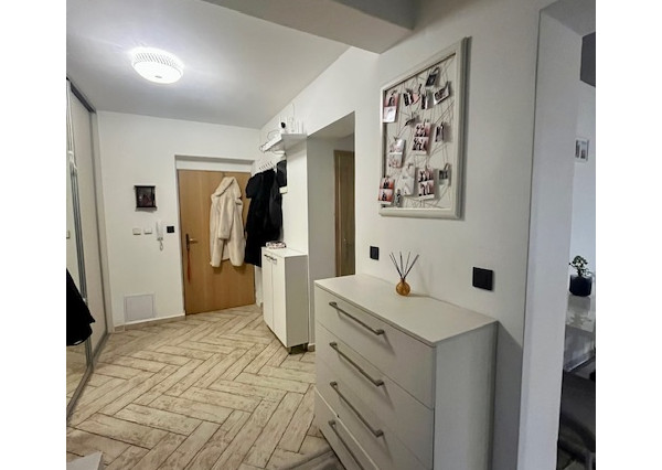 Na predaj pekný veľkometrážny 3 izbový byt s garážou na ul. Nová Ves.