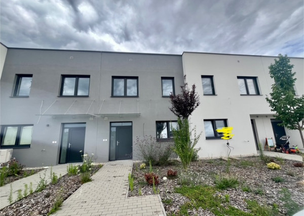 Rovinka -predaj 4 izbový byt so záhradkou.