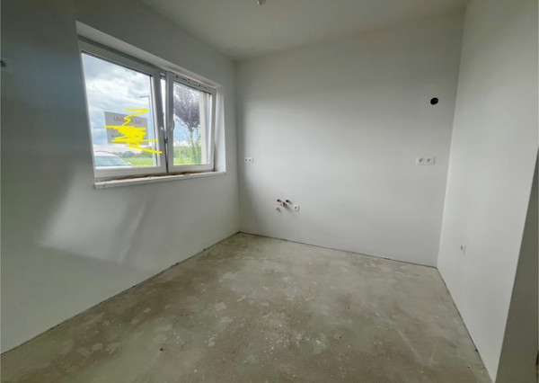 Rovinka -predaj 4 izbový byt so záhradkou.