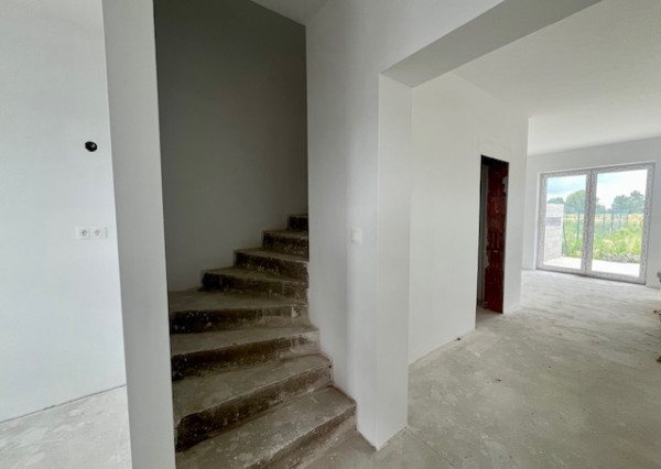 Rovinka -predaj 4 izbový byt so záhradkou.