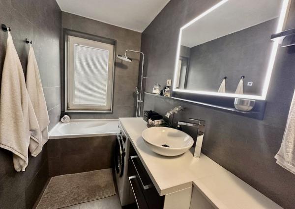 Gabčíkovo - predaj 3 izb. bytu s garážou, záhradkou v uzamknutom dvore v centre mesta.