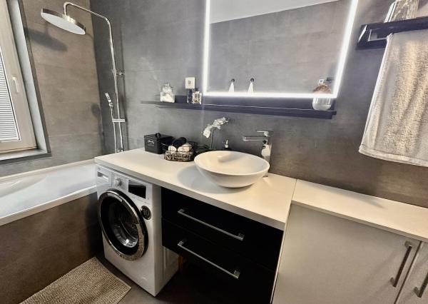 Gabčíkovo - predaj 3 izb. bytu s garážou, záhradkou v uzamknutom dvore v centre mesta.