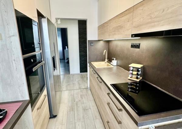 Gabčíkovo - predaj 3 izb. bytu s garážou, záhradkou v uzamknutom dvore v centre mesta.