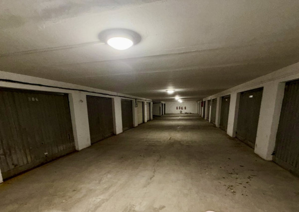 Na predaj garáž v parkovacom dome v Dunajskej Strede.