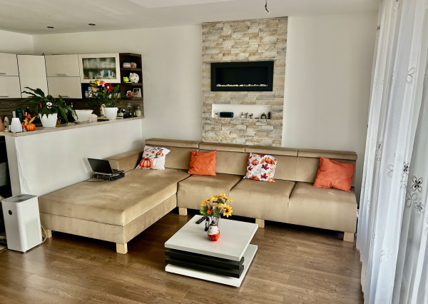 Veľké Dvorníky - predaj 3 izb. bytu so záhradkou a dvoma parkovacími miestami.